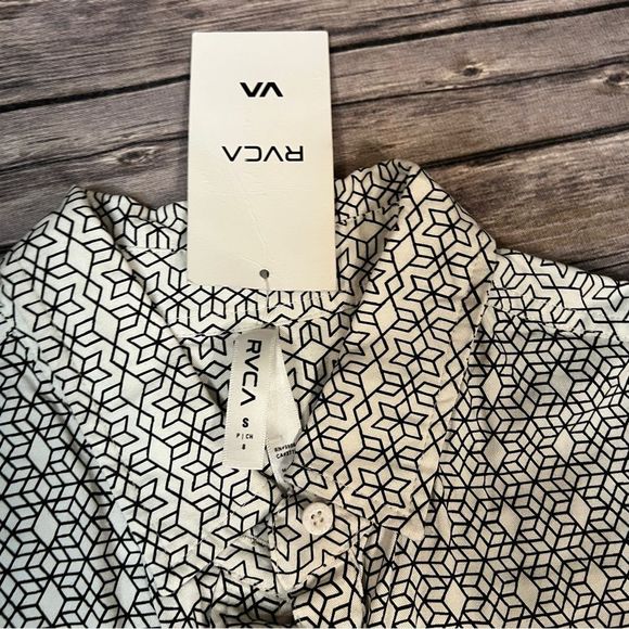 NWT RVCA - Geometric Black & White Button Down Shirt, Size Small - Picture 5 of 10